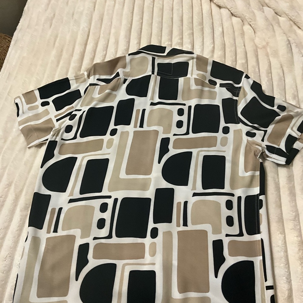 Hollister Black and Tan Geometric Men's Shirt
